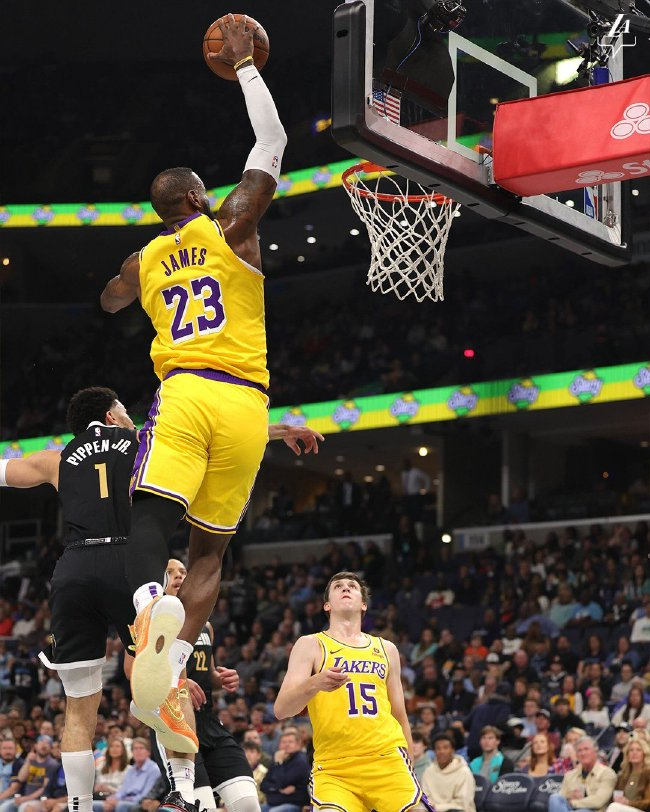 耐克英雄联,盟联名,限量鞋款火,NBA买球网站官网,NBA买球网站,NBA投注平台,NBA赛事信息,NBA娱乐中心